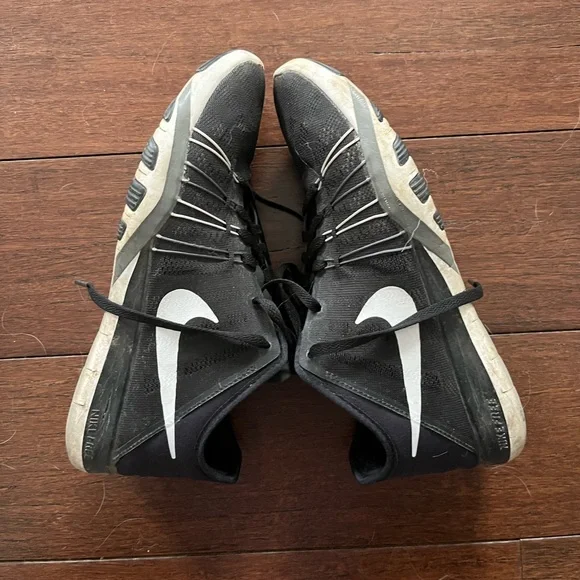 TWO pairs of Nike Running shoes - size 7 - Picture 6 of 7